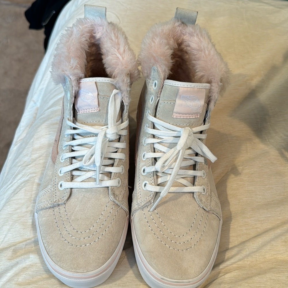 Women’s Vans Sneakers/Shoes-Size 9